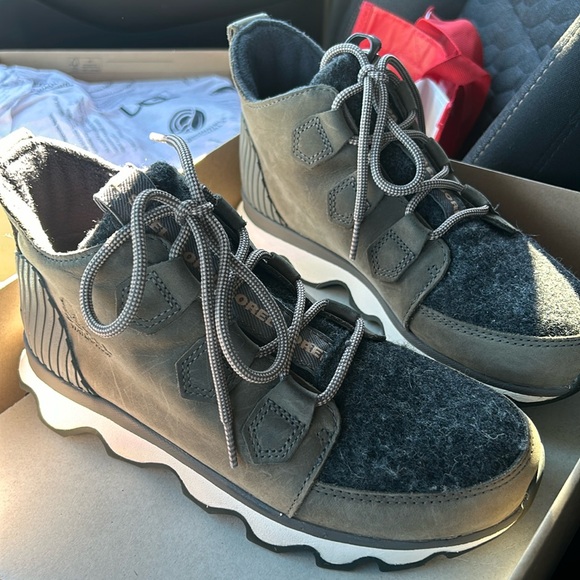 Sorel boots - Picture 1 of 6
